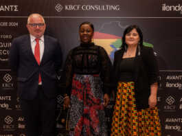 De izquierda a derecha: Jesús Suso, CEO de AVANTE; Nuria Lucía Beholi, Secretaria de Estado de Turismo de Guinea Ecuatorial, y Silvia Carvalho Da Costa, CEO de KBCF Consultores