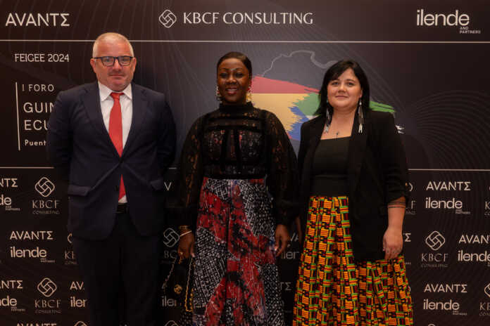 De izquierda a derecha: Jesús Suso, CEO de AVANTE; Nuria Lucía Beholi, Secretaria de Estado de Turismo de Guinea Ecuatorial, y Silvia Carvalho Da Costa, CEO de KBCF Consultores